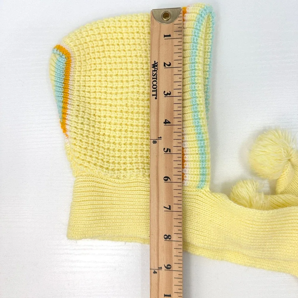 Vintage 1970s–1980s Baby Bonnet Hat – Yellow Knit Acrylic